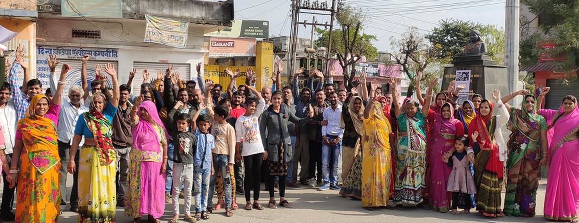बलात्कार की घटनाओं का विरोध: पहले सड़कों पर उतरा 'आक्रोश, फिर बाजार के सन्नाटे ने दिया 'संदेश