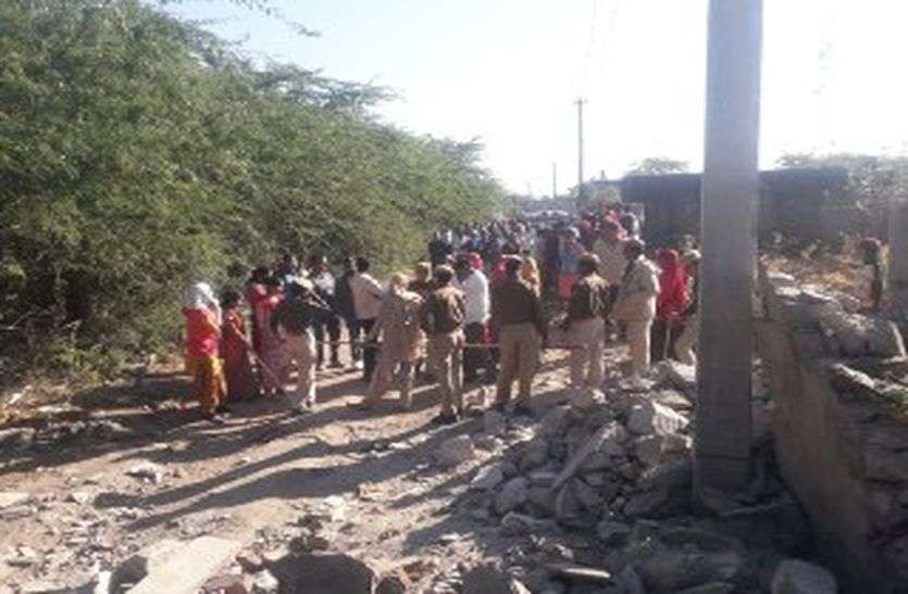 Encroachment News: नहीं चली मनमर्जी, अवैध अतिक्रमण पर गरजी जेसीबी