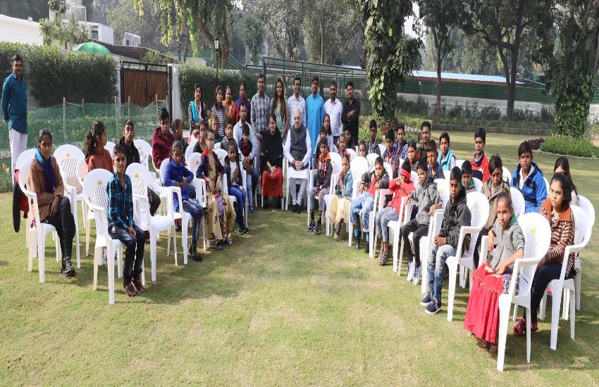 Ahmedabad News विश्व दिव्यांग दिवस पर...गृह मंत्री अमित शाह ने कलोल के 38 दिव्यांग विद्यार्थियों से की मुलाकात