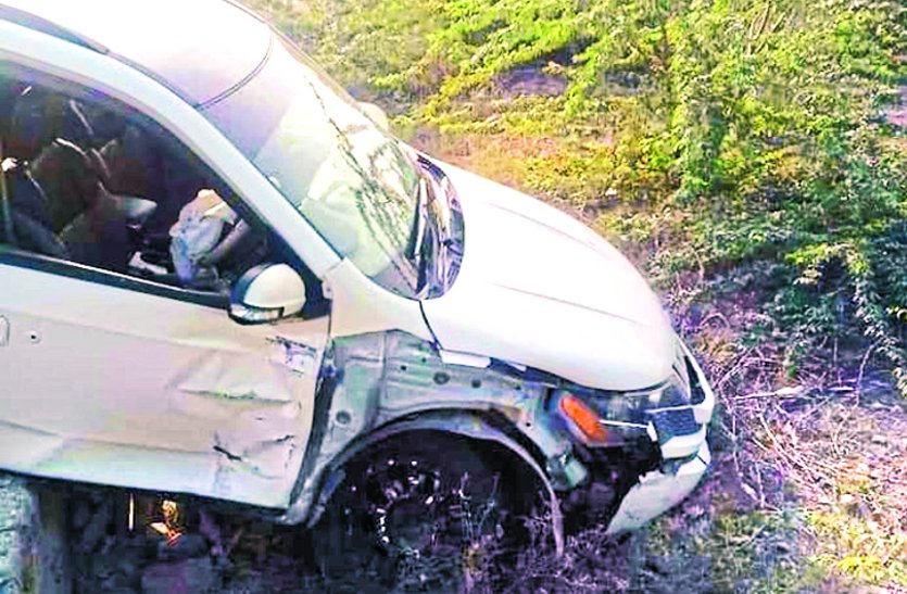 3 injured including former DGP in car and bolero collision