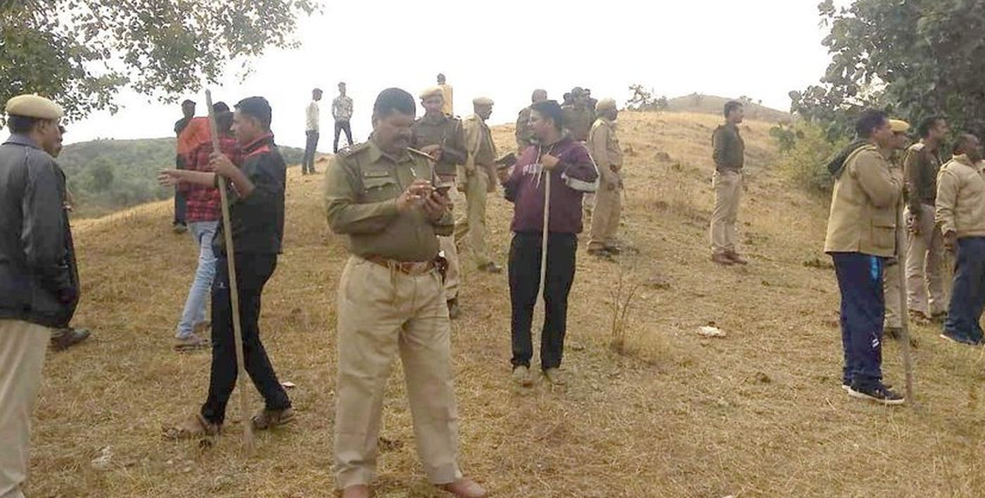 पैंथर के सामने नहीं चली पुलिस के हवलदार की, मौका देखते ही पैंथर ने पलटा पाला