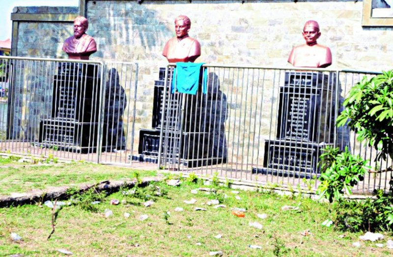 Interlocking uprooted, greenery not known, windmill also jammed, attention of corporation administration and college management