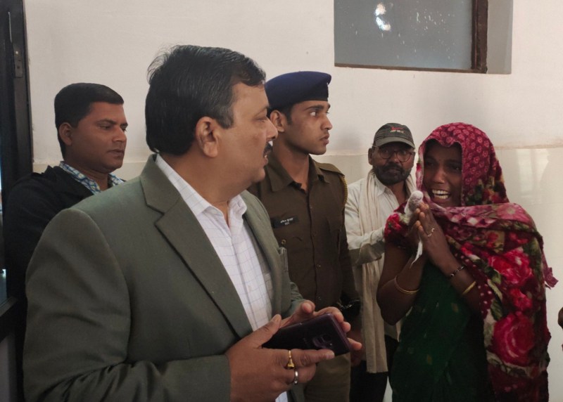 Staff nurse beat up female patient again in district hospital