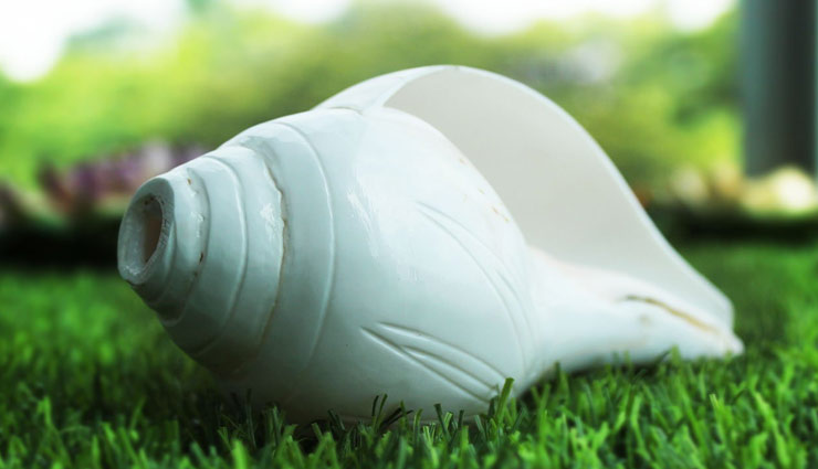 शंख बजाने के फायदे जानकर चौंक जायेंगे आप, पढ़ें कुछ रोचक बातें