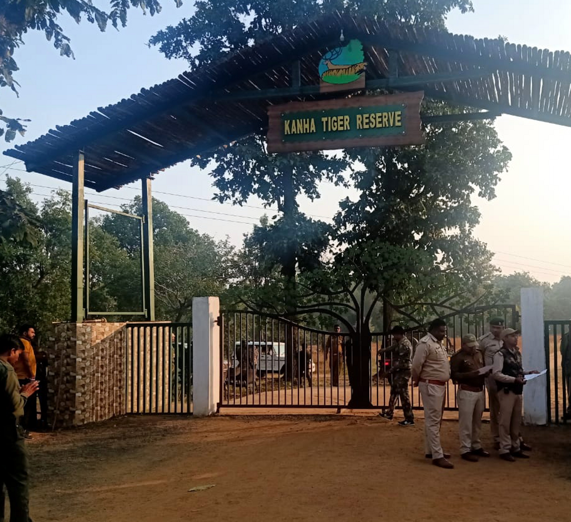 The tourists are getting away from the Sarahi Gate of Kanha