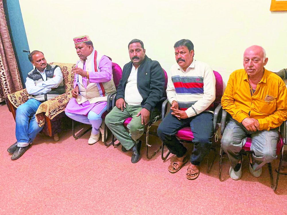 Mandi Secretary took a meeting of vegetable traders in satna