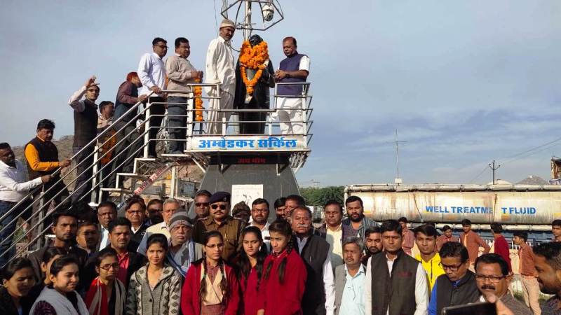 Tributes paid to Parinirvan Day