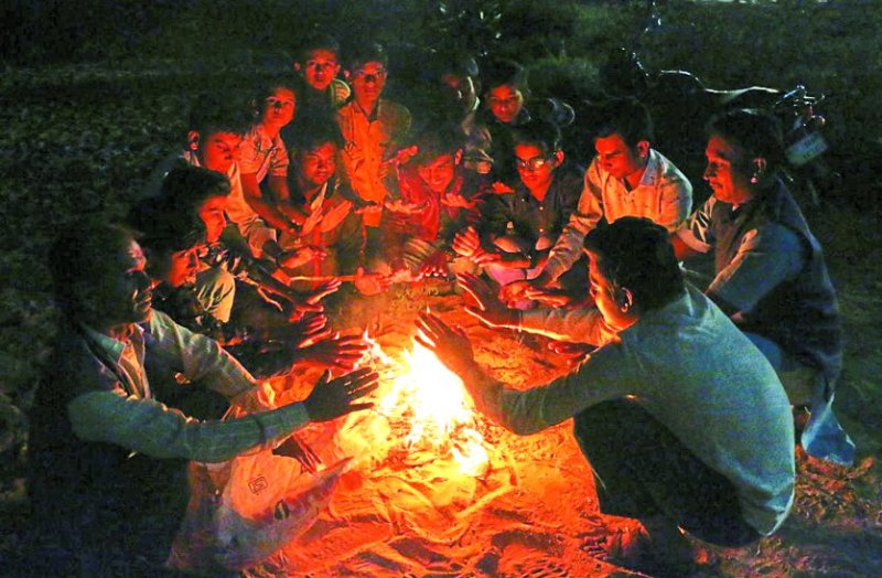 Due to increased cold, people were covered in woolen clothes all day