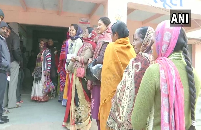 झारखंड विधानसभा चुनाव के दूसरे चरण के लिए मतदान जारी, रघुवर, सरयू समेत इन दिग्गजों की किस्मत दांव पर