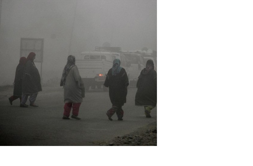 Fog in Kashmir : कश्मीर नलों में जम गया पानी