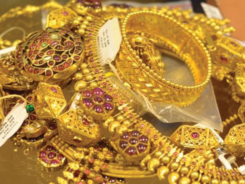 Gold prices fell by Rs 250 for 3rd consecutive day, silver fell 800 Rs