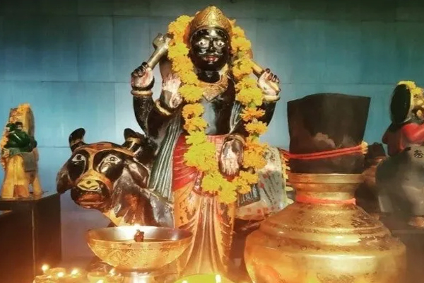 लगातार 8 शनिवार कर लें ये उपाय, शनि प्रकोपों से मिल जायेगी मुक्ति