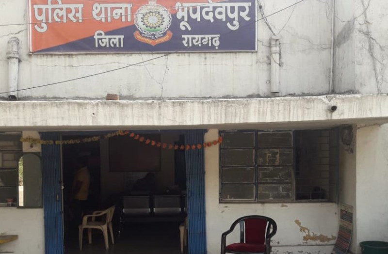 मोबाइल चोरी की आशंका से युवक ने पति-पत्नी पर टांगी से कर दिया जानलेवा हमला, अस्पताल दाखिल