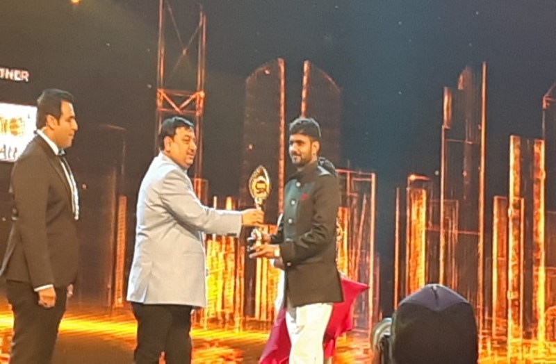 बरेली के विनोद यादव को मिला सिंगापुर में इंटरनेशनल भोजपुरी फिल्म अवार्ड