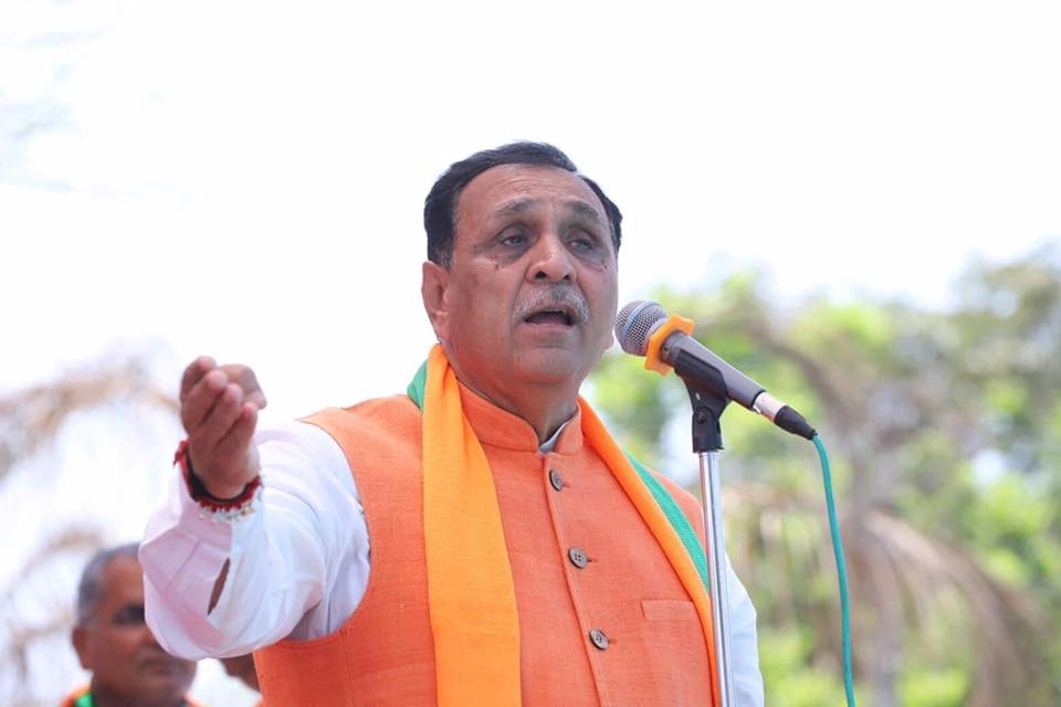 Gujarat: नमक बनाने वाले मजदूरों की समस्या का CM Rupani ने किया निराकरण