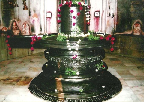जब जमीन से निकला तो बन गया एशिया का सबसे बड़ा शिवलिंग