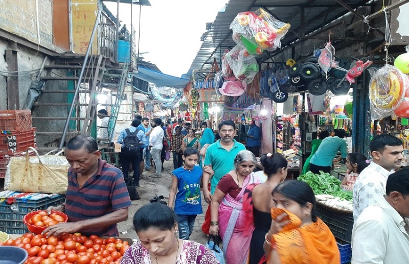 Mumbai News Live : गलियों मेें बाजार, जहां सुई से सोना सबकुछ बिकता है
