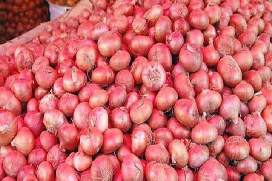 thieves-steal-half bore onions at grocery Shop in Chennai