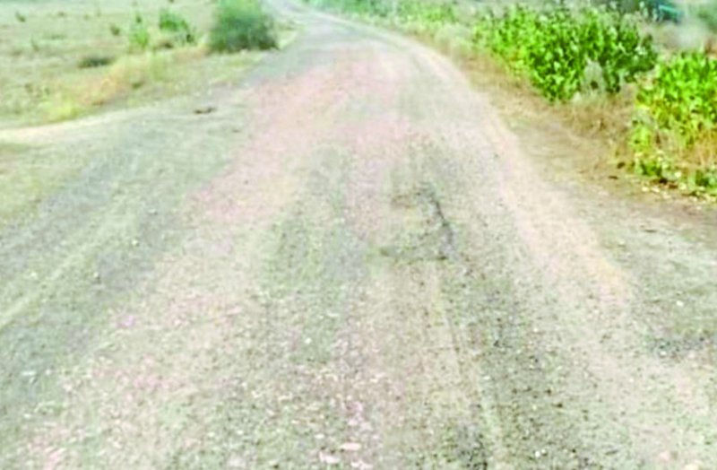 Broken road for ten years, even difficult to walk on concrete
