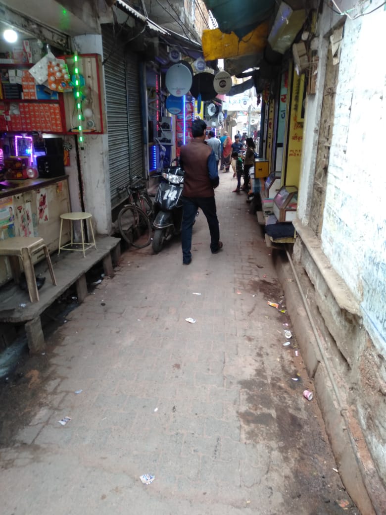  Crores of merchants in the narrow and long streets of the city, warehouses made of plastic and other materials