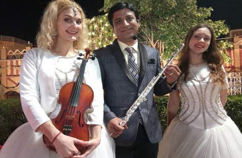 Musician Anilkumar Asopa recites film songs on flute and sexophone