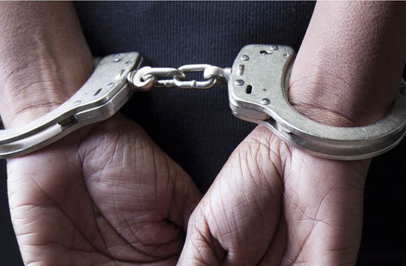 पुलिस गिरफ्त से भागे आरोपी व उसके साथी को पकड़ा