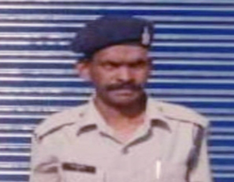 2 पत्नियों के बीच मारपीट देख आरक्षक ने खुद को कर दिया था आग के हवाले, चंद घंटे में ही तोड़ा दम