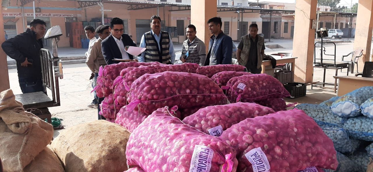 Onion stock checking in nagaur : Raid on onion shops : onion price