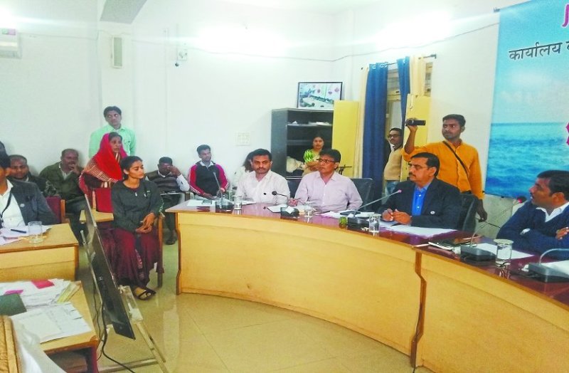 डिसीजन ऑन द स्पॉट: कलेक्टर के दरबार में, न्याय और सजा दोनों मुकर्रर