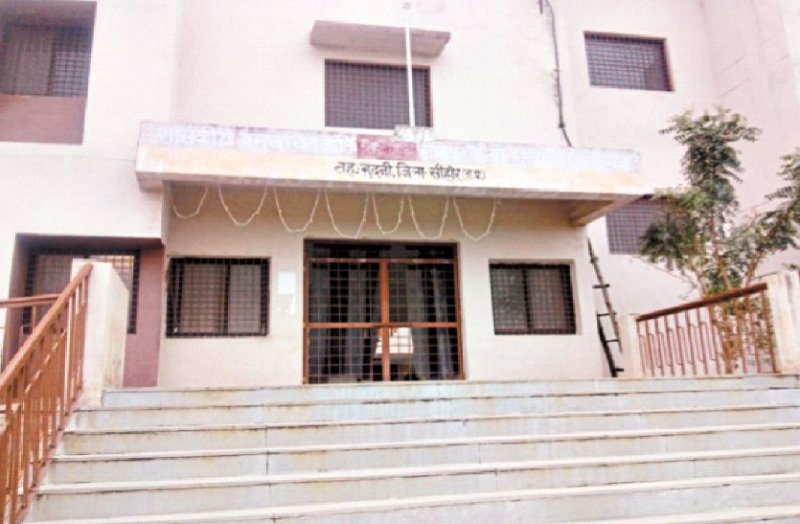 चौकीदार ने जबरदस्ती अपने मोबाइल में छात्राओं को दिखाए अश्लील वीडियो, छेड़छाड़ का मामला दर्ज