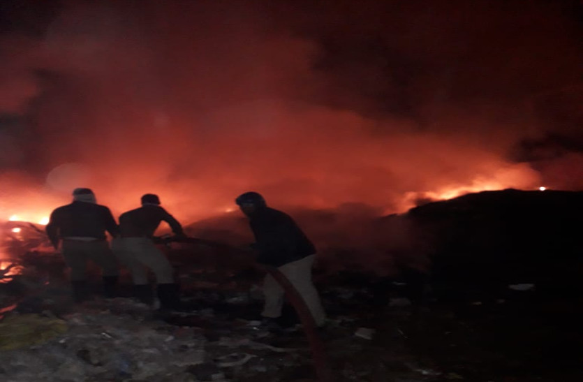 fire in junk warehouse in jaipur : fire in godown : arson in godown
