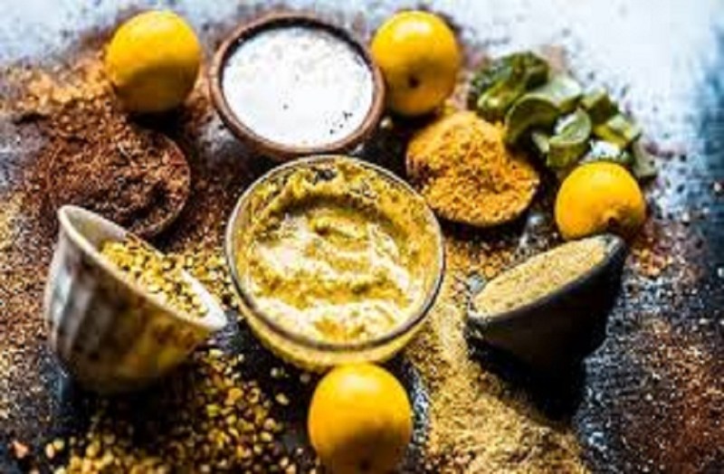 हल्दी, दाल के उबटन से भी पा सकते हैं मुलायम त्वचा