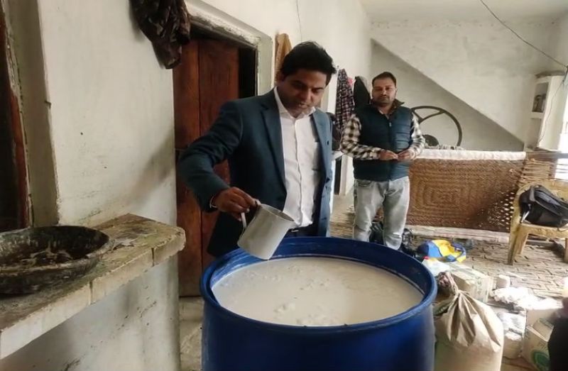 दूध की डेयरी पर छापा, बन रहा था ‘जहरीला दूध’