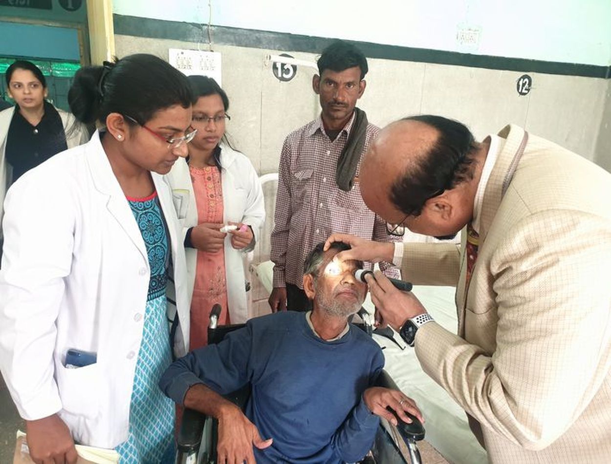 पीबीएम अस्पताल के चिकित्सकों ने किया मोहन की जिंदगी में उजाला