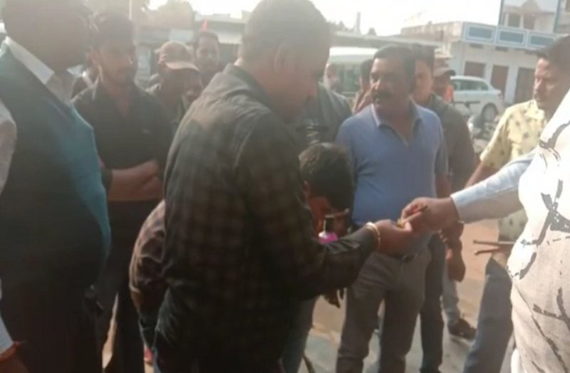 बंदी को वीआईपी सुविधा देने के लिए जेल का सिपाही 10 हजार रुपए रिश्वत लेते पकड़ाया