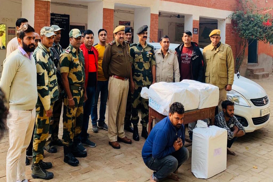 border security force arrested smugglers at indo pak border