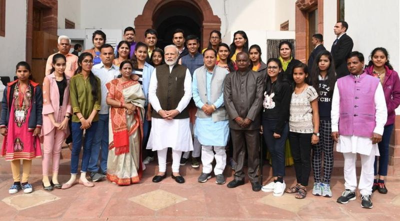 प्रतिभा का परिचय दें, आगे बढ़ें और देश सेवा करें