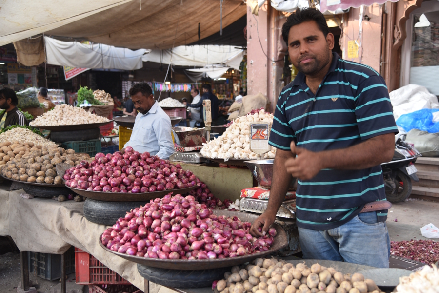 imported onion supply started in jodhpur after hike in onion prices