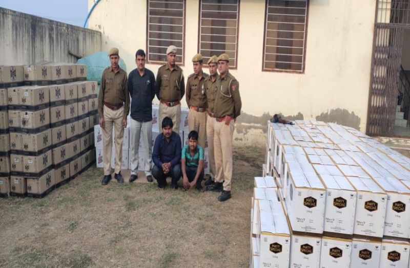 लॉजिस्टिक के ट्रक में शराब की तस्करी, 465 कार्टन पकड़े