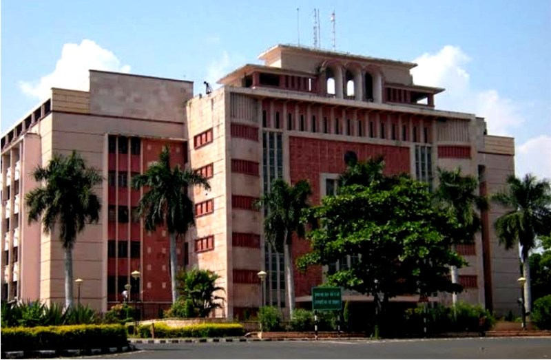 अधिकारियों के लिए सरकार का 'फरमान', खड़े होकर करना होगा जनप्रतिनिधियों का स्वागत