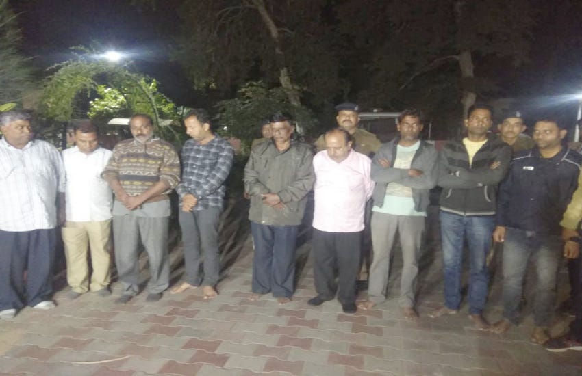 Ahmedabad News नकली फिंगरप्रिंट से राशन हड़पने के मामले में नौ दुकानदार गिरफ्तार