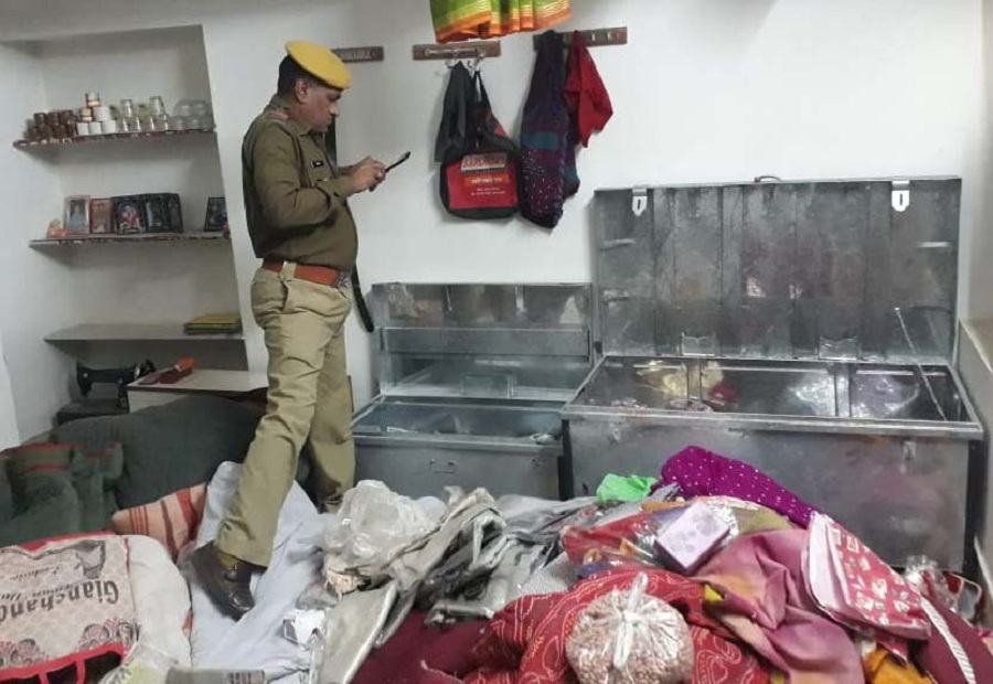 फलोदी. परिवार गांव गया तो घर में घुसे चोर, पूरे घर बिखेरकर आभूषण व नकदी उड़ाई