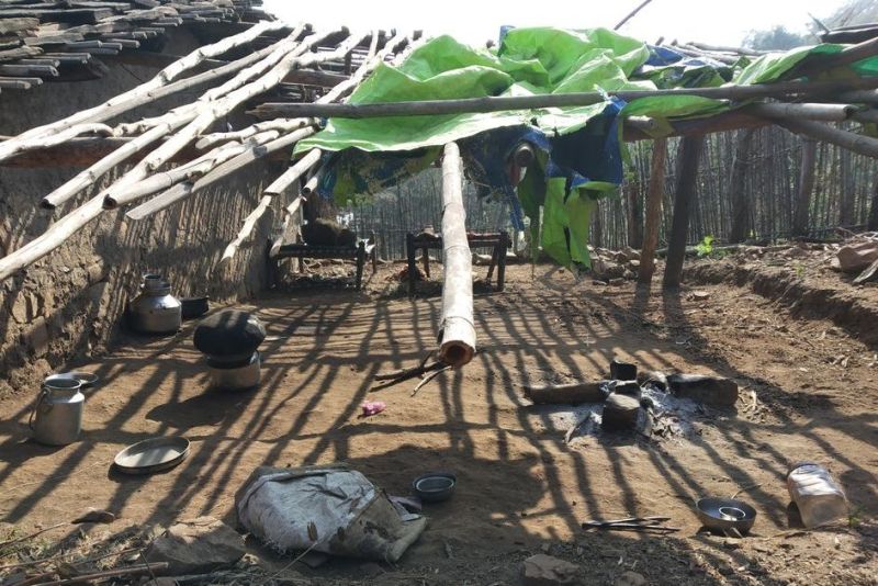 दाने-दाने को तरस रहे बच्चे एवं दिव्यांग मुखिया