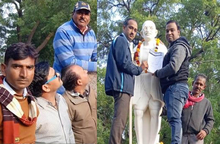 मनरेगा कार्मिकों ने महात्मा गांधी की प्रतिमा की सफाई कर सौंपा ज्ञापन