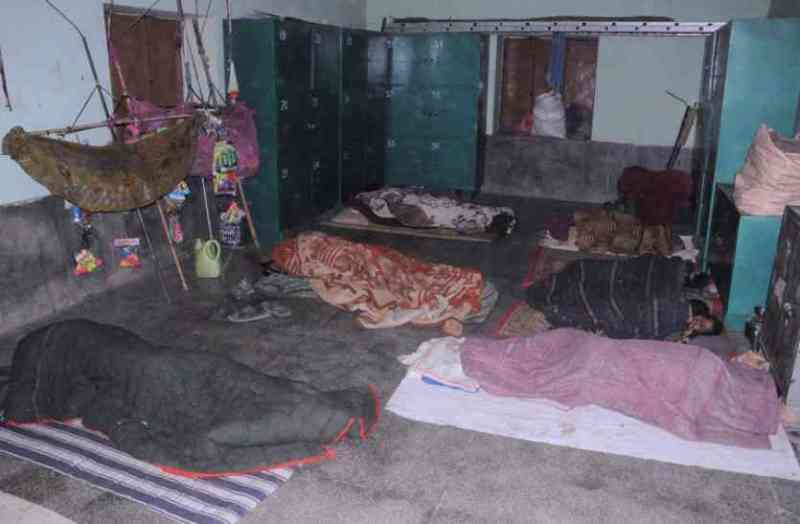 रैन बसेरों से कर्मचारी गायब तो कैसे मिलेगा लोगों को लाभ                                                               file Photo 