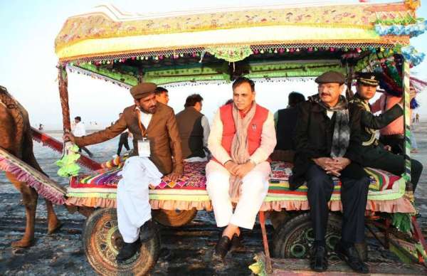 Vice President and Chief Minister arrived in the white rann of Kutch