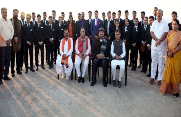 Vice President and Chief Minister arrived in the white rann of Kutch