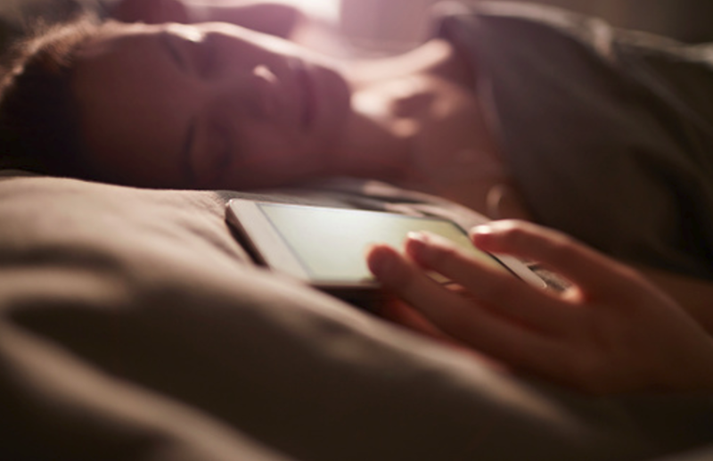 Your smartphone May ruin your Pleasure life - Research