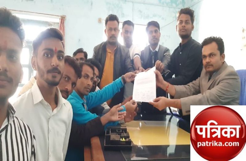 आरोपियों को गिरफ्तारी मांग को लेकर पिण्डवाड़ा एसडीएम को ज्ञापन