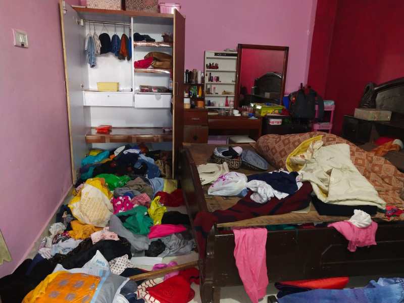All the members of the house went out, the thieves broke the kundi, took away jewelry, cash, news in hindi, mp news, dabra news विवेक विहार कॉलोनी में एक सूने घर और दुकान को निशाना बनाया।